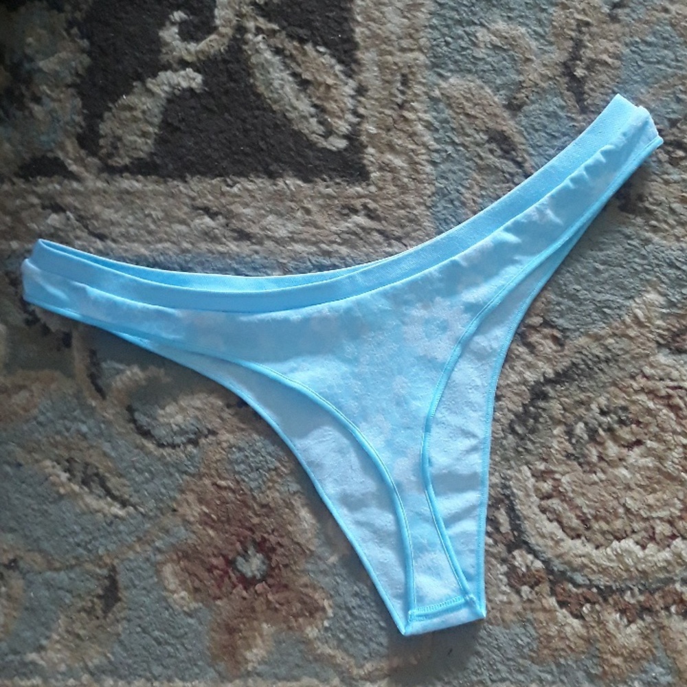 Pink VS thong - Picture 7 of 14
